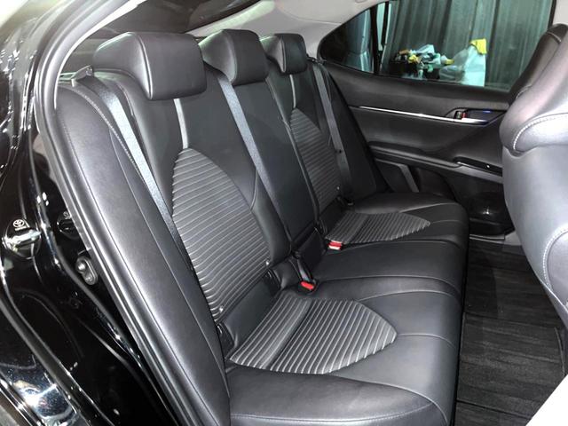 カムリ ＷＳ　ＴＲＤエアロ　純正ＯＰ１８インチアルミ　セーフティセンス　インテリジェントクリアランスソナー　純正８インチディスプレイオーディオ　バックカメラ　ハーフレザー　パワーシート　革巻きステアリング　禁煙車（11枚目）