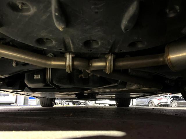 カムリ ＷＳ　ＴＲＤエアロ　純正ＯＰ１８インチアルミ　セーフティセンス　インテリジェントクリアランスソナー　純正８インチディスプレイオーディオ　バックカメラ　ハーフレザー　パワーシート　革巻きステアリング　禁煙車（20枚目）