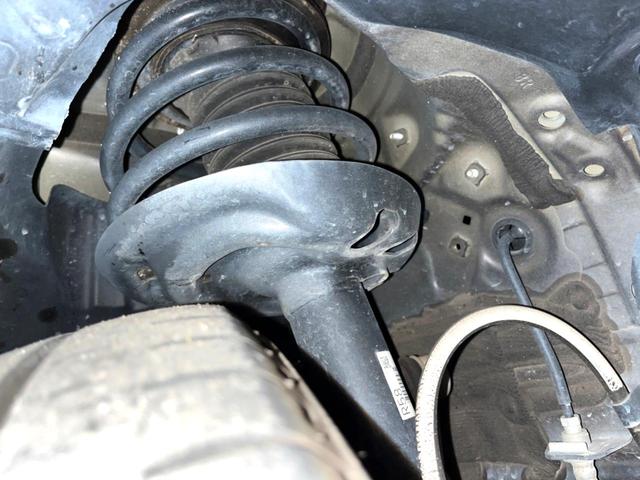 カムリ ＷＳ　ＴＲＤエアロ　純正ＯＰ１８インチアルミ　セーフティセンス　インテリジェントクリアランスソナー　純正８インチディスプレイオーディオ　バックカメラ　ハーフレザー　パワーシート　革巻きステアリング　禁煙車（21枚目）