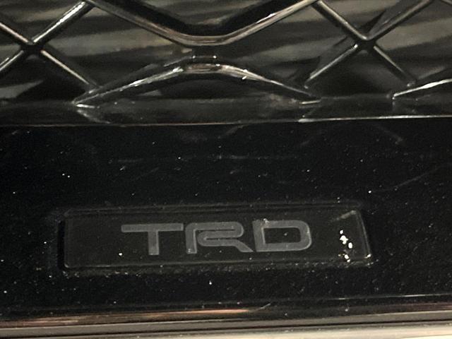 カムリ ＷＳ　ＴＲＤエアロ　純正ＯＰ１８インチアルミ　セーフティセンス　インテリジェントクリアランスソナー　純正８インチディスプレイオーディオ　バックカメラ　ハーフレザー　パワーシート　革巻きステアリング　禁煙車（26枚目）