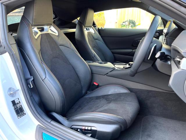 スープラ ＳＺ－Ｒ　ＪＢＬ　プリクラッシュ　レーダークルーズ　ブラインドスポット　６灯式ＬＥＤヘッド　ブラックアルカンターラコンビシート　パワーシート　シートヒーター　純正ナビ　バックカメラ　純正１８インチＡＷ　禁煙車（11枚目）