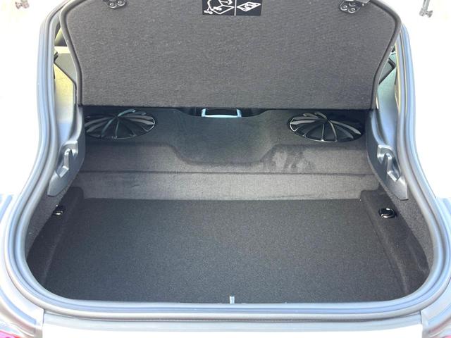 スープラ ＳＺ－Ｒ　ＪＢＬ　プリクラッシュ　レーダークルーズ　ブラインドスポット　６灯式ＬＥＤヘッド　ブラックアルカンターラコンビシート　パワーシート　シートヒーター　純正ナビ　バックカメラ　純正１８インチＡＷ　禁煙車（12枚目）