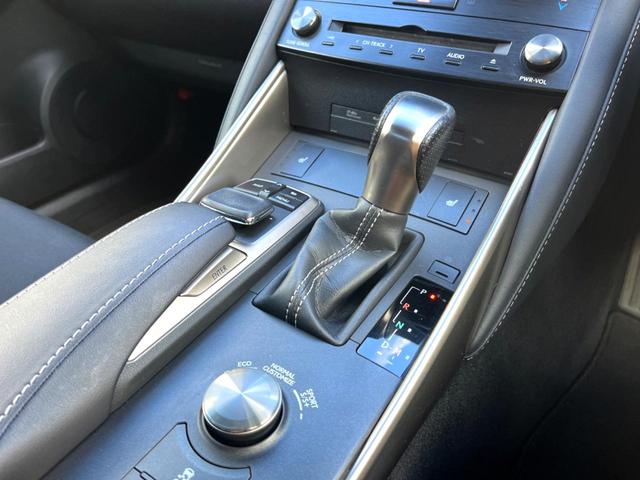 IS IS350 Fスポーツ 中期 TRDエアロ フルLEDヘッド ブラインドスポット クリアランスソナー 純正10.3インチナビ バックカメラ ブラインドスポット セーフティシステムプラス ハーフレザー パワーシート 禁煙車(62枚目)