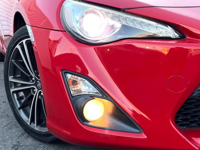 ８６ ＧＴ　ＭＴ　ｓｔｒａｄａナビ　バックカメラ　純正１７インチＡＷ　ＨＩＤヘッド　アルミペダル　デュアルオートエアコン　ＥＴＣ　クルーズコントロール　スマートキー　横滑り防止　アルミペダル　革巻きステアリング（13枚目）