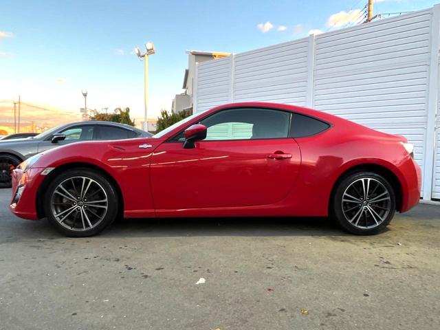 ８６ ＧＴ　ＭＴ　ｓｔｒａｄａナビ　バックカメラ　純正１７インチＡＷ　ＨＩＤヘッド　アルミペダル　デュアルオートエアコン　ＥＴＣ　クルーズコントロール　スマートキー　横滑り防止　アルミペダル　革巻きステアリング（28枚目）