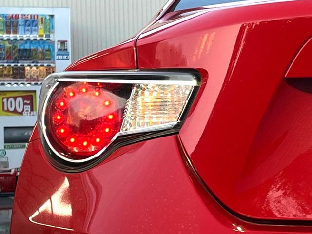 ８６ ＧＴ　ＭＴ　ｓｔｒａｄａナビ　バックカメラ　純正１７インチＡＷ　ＨＩＤヘッド　アルミペダル　デュアルオートエアコン　ＥＴＣ　クルーズコントロール　スマートキー　横滑り防止　アルミペダル　革巻きステアリング（31枚目）