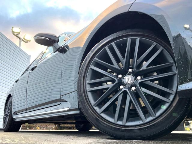 �y�����P�W�C���`�A���~�z�C�[���z�O�ςɃ}�b�`���������A���~�z�C�[���𑕒����Ă���܂��B�e��ЊO�A���~�z�C�[����A�X�^�b�h���X�^�C�����戵�����Ă���܂��B���񂲑��k����������