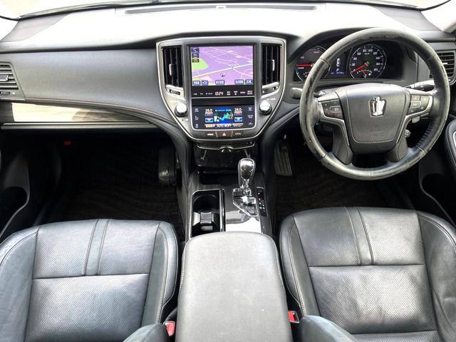 クラウンハイブリッド アスリートＳ　黒革　純正ＯＰ１８インチスパッタリングＡＷ　アドバンストパッケージ　純正ナビ　バックカメラ　インテリジェントクリアランスソナー　シートベンチレーション　ＨＩＤヘッド　レーダークルーズ　ＥＴＣ　禁煙車（2枚目）