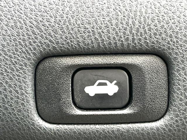 クラウンハイブリッド アスリートＳ　黒革　純正ＯＰ１８インチスパッタリングＡＷ　アドバンストパッケージ　純正ナビ　バックカメラ　インテリジェントクリアランスソナー　シートベンチレーション　ＨＩＤヘッド　レーダークルーズ　ＥＴＣ　禁煙車（42枚目）