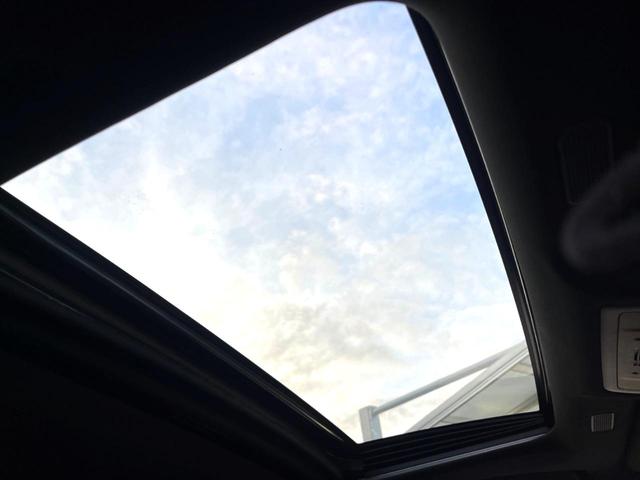 ＥＳ ＥＳ３００ｈ　Ｆスポーツ　マークレビンソン　黒革　ムールーフ　ブラインドスポット　セーフティシステムプラス　純正１２．３インチナビ　バックカメラ　純正１９インチＡＷ　革巻きステアリング　ステアリングヒーター　三眼ＬＥＤヘッド（5枚目）