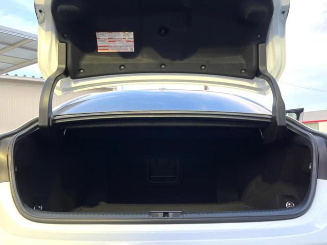 ＥＳ ＥＳ３００ｈ　Ｆスポーツ　マークレビンソン　黒革　ムールーフ　ブラインドスポット　セーフティシステムプラス　純正１２．３インチナビ　バックカメラ　純正１９インチＡＷ　革巻きステアリング　ステアリングヒーター　三眼ＬＥＤヘッド（13枚目）