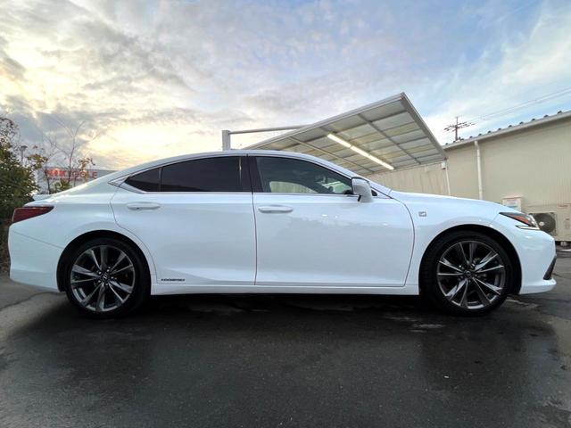 ＥＳ ＥＳ３００ｈ　Ｆスポーツ　マークレビンソン　黒革　ムールーフ　ブラインドスポット　セーフティシステムプラス　純正１２．３インチナビ　バックカメラ　純正１９インチＡＷ　革巻きステアリング　ステアリングヒーター　三眼ＬＥＤヘッド（23枚目）