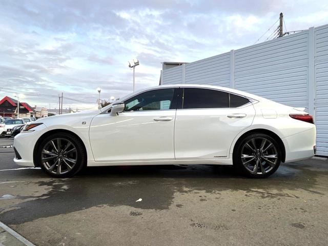 ＥＳ ＥＳ３００ｈ　Ｆスポーツ　マークレビンソン　黒革　ムールーフ　ブラインドスポット　セーフティシステムプラス　純正１２．３インチナビ　バックカメラ　純正１９インチＡＷ　革巻きステアリング　ステアリングヒーター　三眼ＬＥＤヘッド（27枚目）