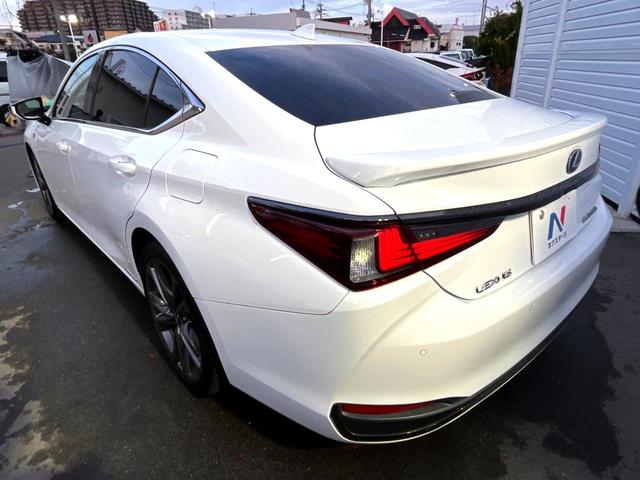 ＥＳ ＥＳ３００ｈ　Ｆスポーツ　マークレビンソン　黒革　ムールーフ　ブラインドスポット　セーフティシステムプラス　純正１２．３インチナビ　バックカメラ　純正１９インチＡＷ　革巻きステアリング　ステアリングヒーター　三眼ＬＥＤヘッド（28枚目）