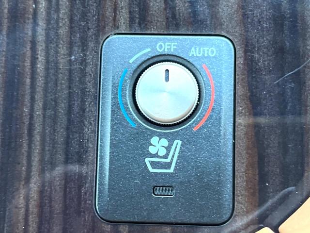 ＬＳ ＬＳ４６０　バージョンＣ　Ｉパッケージ　後期ムーンルーフ　モデリスタフロントスポイラー　プリクラッシュ　茶革　純正ナビ　バックカメラ　レーダークルーズ　ブラインドスポット　純正１８インチＡＷ　メモリー付パワーシート　ウッドコンビステアリング（12枚目）