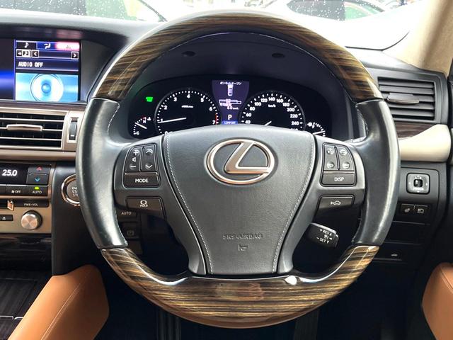 ＬＳ ＬＳ４６０　バージョンＣ　Ｉパッケージ　後期ムーンルーフ　モデリスタフロントスポイラー　プリクラッシュ　茶革　純正ナビ　バックカメラ　レーダークルーズ　ブラインドスポット　純正１８インチＡＷ　メモリー付パワーシート　ウッドコンビステアリング（16枚目）