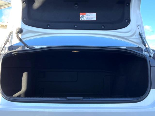 クラウンハイブリッド ＲＳアドバンス　後期　ムーンルーフ　黒革　純正１２．３インチナビ　パノラミックビュー　セーフティセンス　ブラインドスポット　メモリー付パワーシート　シートベンチレーション　三眼ＬＥＤヘッド　純正１８インチＡＷ　禁煙車（12枚目）