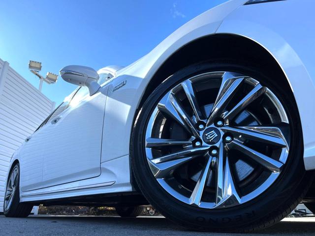 クラウンハイブリッド ＲＳアドバンス　後期　ムーンルーフ　黒革　純正１２．３インチナビ　パノラミックビュー　セーフティセンス　ブラインドスポット　メモリー付パワーシート　シートベンチレーション　三眼ＬＥＤヘッド　純正１８インチＡＷ　禁煙車（15枚目）