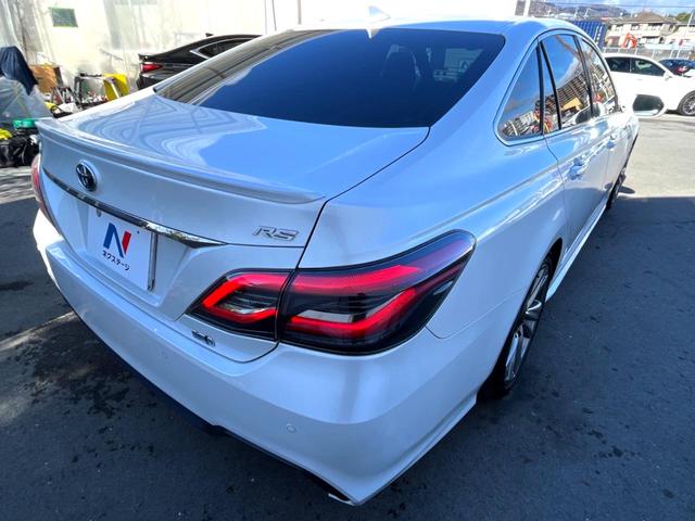 クラウンハイブリッド ＲＳアドバンス　後期　ムーンルーフ　黒革　純正１２．３インチナビ　パノラミックビュー　セーフティセンス　ブラインドスポット　メモリー付パワーシート　シートベンチレーション　三眼ＬＥＤヘッド　純正１８インチＡＷ　禁煙車（19枚目）