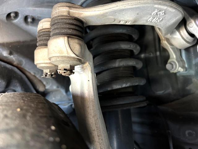 クラウンハイブリッド ＲＳアドバンス　後期　ムーンルーフ　黒革　純正１２．３インチナビ　パノラミックビュー　セーフティセンス　ブラインドスポット　メモリー付パワーシート　シートベンチレーション　三眼ＬＥＤヘッド　純正１８インチＡＷ　禁煙車（22枚目）