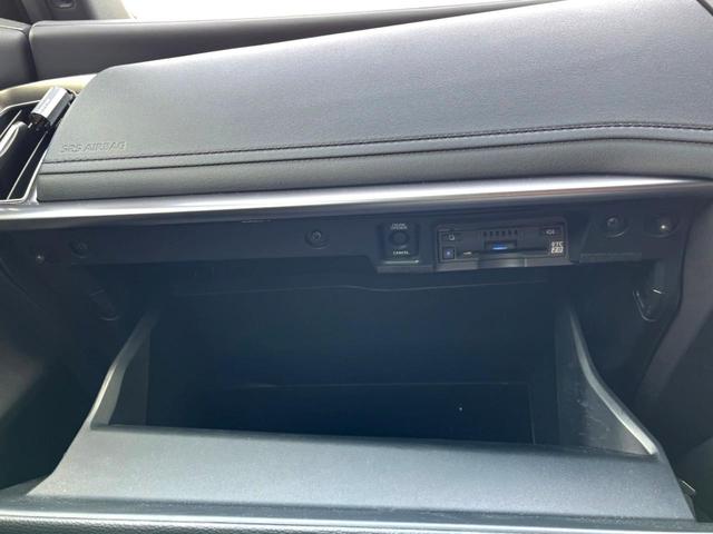 クラウンハイブリッド ＲＳアドバンス　後期　ムーンルーフ　黒革　純正１２．３インチナビ　パノラミックビュー　セーフティセンス　ブラインドスポット　メモリー付パワーシート　シートベンチレーション　三眼ＬＥＤヘッド　純正１８インチＡＷ　禁煙車（23枚目）