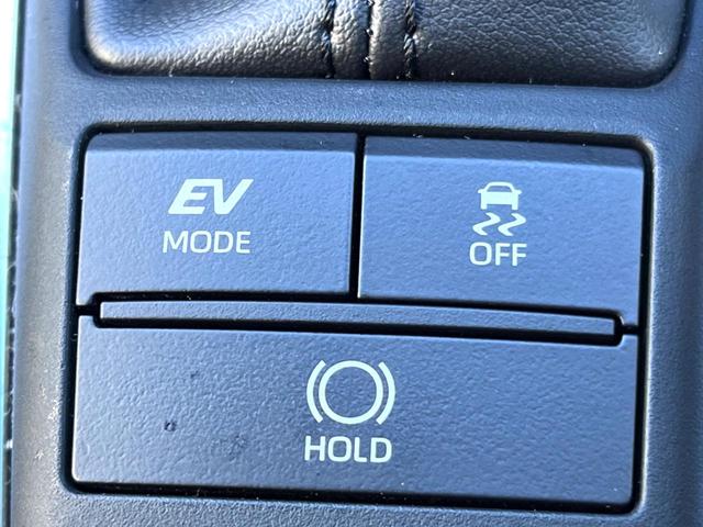 クラウンハイブリッド ＲＳアドバンス　後期　ムーンルーフ　黒革　純正１２．３インチナビ　パノラミックビュー　セーフティセンス　ブラインドスポット　メモリー付パワーシート　シートベンチレーション　三眼ＬＥＤヘッド　純正１８インチＡＷ　禁煙車（50枚目）