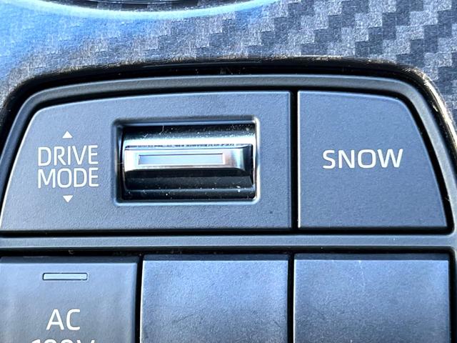 クラウンハイブリッド ＲＳアドバンス　後期　ムーンルーフ　黒革　純正１２．３インチナビ　パノラミックビュー　セーフティセンス　ブラインドスポット　メモリー付パワーシート　シートベンチレーション　三眼ＬＥＤヘッド　純正１８インチＡＷ　禁煙車（52枚目）