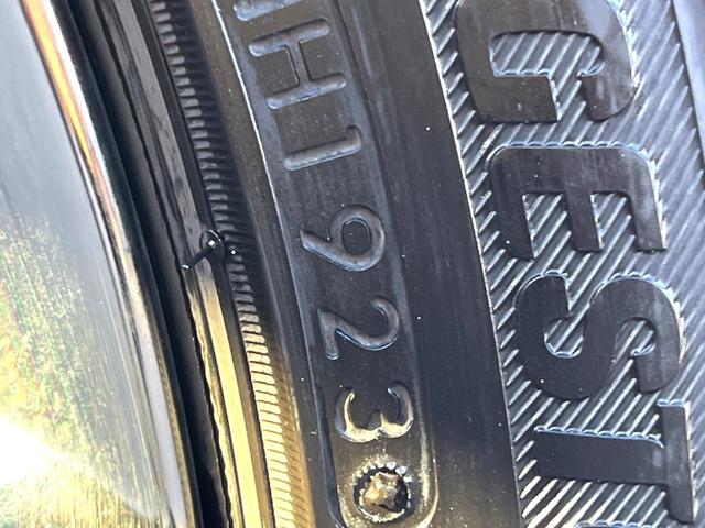 クラウンハイブリッド ＲＳアドバンス　後期　ムーンルーフ　黒革　純正１２．３インチナビ　パノラミックビュー　セーフティセンス　ブラインドスポット　メモリー付パワーシート　シートベンチレーション　三眼ＬＥＤヘッド　純正１８インチＡＷ　禁煙車（64枚目）