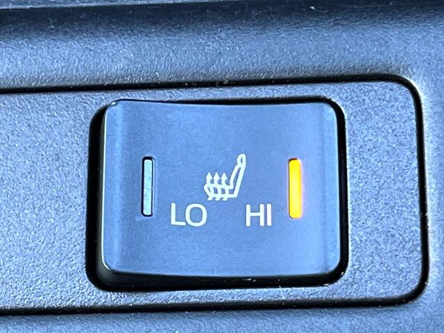 プリウス Ｓツーリングセレクション　後期　モデリスタフルエアロ　純正８インチディスプレイオーディオ　パノラミックビュー　セーフティセンス　インテリジェントクリアランスソナー　黒合皮シート　シートヒーター　ＬＥＤヘッド　純正１７インチＡＷ（8枚目）