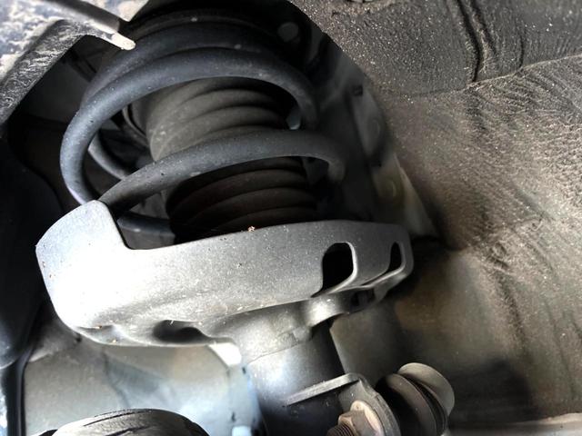 プリウス Ｓツーリングセレクション　後期　モデリスタフルエアロ　純正８インチディスプレイオーディオ　パノラミックビュー　セーフティセンス　インテリジェントクリアランスソナー　黒合皮シート　シートヒーター　ＬＥＤヘッド　純正１７インチＡＷ（21枚目）