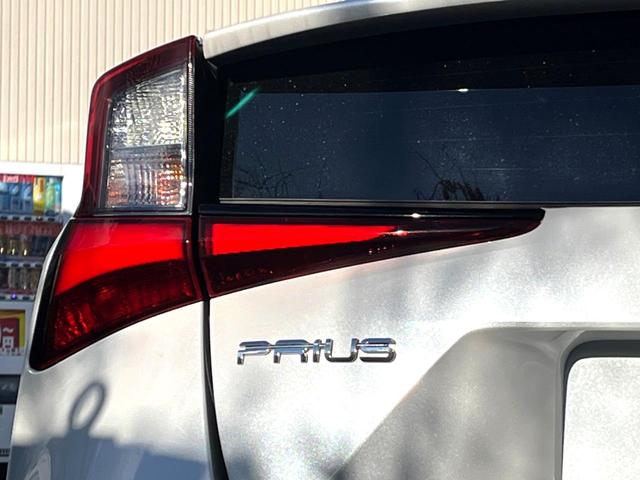 プリウス Ｓツーリングセレクション　後期　モデリスタフルエアロ　純正８インチディスプレイオーディオ　パノラミックビュー　セーフティセンス　インテリジェントクリアランスソナー　黒合皮シート　シートヒーター　ＬＥＤヘッド　純正１７インチＡＷ（33枚目）