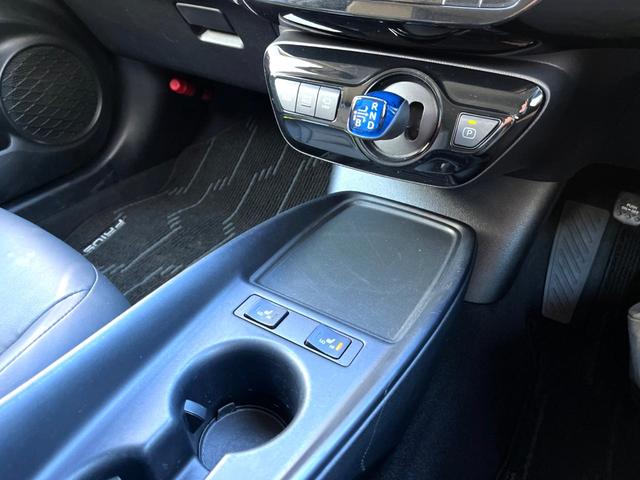 プリウス Ｓツーリングセレクション　後期　モデリスタフルエアロ　純正８インチディスプレイオーディオ　パノラミックビュー　セーフティセンス　インテリジェントクリアランスソナー　黒合皮シート　シートヒーター　ＬＥＤヘッド　純正１７インチＡＷ（59枚目）