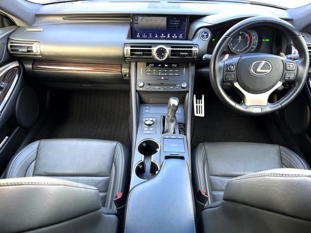 ＲＣ ＲＣ３００ｈ　Ｆスポーツ　後期　ムーンルーフ　角型三眼ＬＥＤヘッド　黒革　純正１０．３インチナビ　バックカメラ　クリアランスソナー　ブラインドスポット　パワーシート　シートベンチレーション　レーダークルーズ　純正１９インチＡＷ（2枚目）