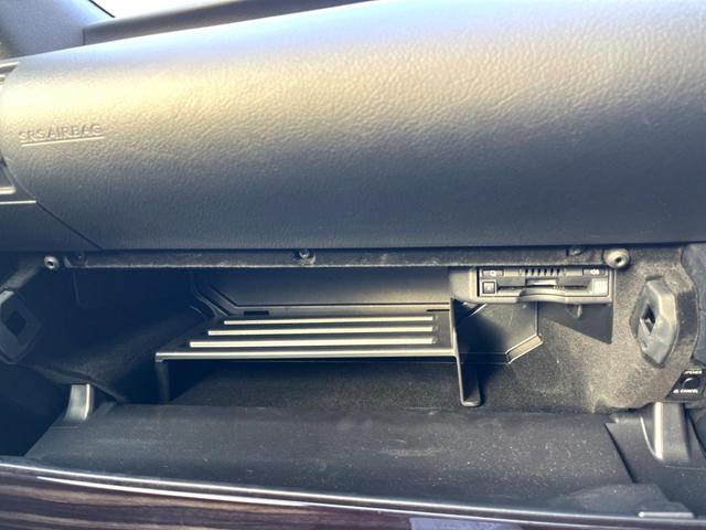 ＲＣ ＲＣ３００ｈ　Ｆスポーツ　後期　ムーンルーフ　角型三眼ＬＥＤヘッド　黒革　純正１０．３インチナビ　バックカメラ　クリアランスソナー　ブラインドスポット　パワーシート　シートベンチレーション　レーダークルーズ　純正１９インチＡＷ（48枚目）