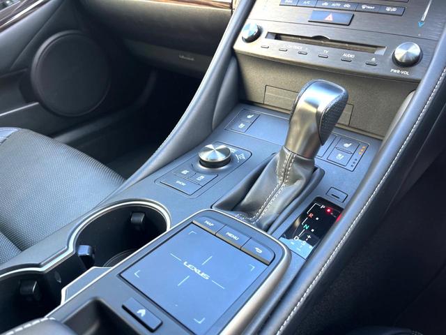 ＲＣ ＲＣ３００ｈ　Ｆスポーツ　後期　ムーンルーフ　角型三眼ＬＥＤヘッド　黒革　純正１０．３インチナビ　バックカメラ　クリアランスソナー　ブラインドスポット　パワーシート　シートベンチレーション　レーダークルーズ　純正１９インチＡＷ（65枚目）