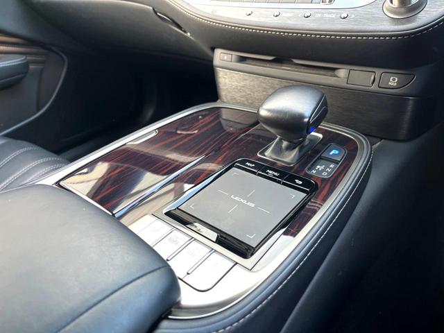 ＬＳ ＬＳ５００ｈ　エグゼクティブ　マークレビンソン　リアエンターテインメント　純正１２．３インチナビ　パノラミックビュー　デジタルインナーミラー　黒革　セーフティシステムプラス　メモリー付パワーシート　シートベンチレーション　ＢＳＭ（70枚目）