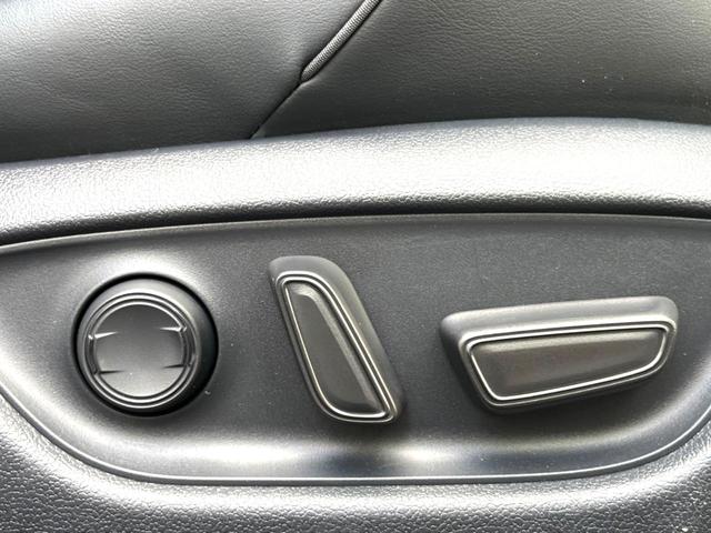 クラウンハイブリッド ＲＳ　リミテッド　モデリスタエアロ＆マフラー　セーフティパッケージプラス　ブラインドスポット　セーフティセンス　三眼ＬＥＤヘッド　純正ナビ　パノラミックビュー　パワーシート　シートヒーター　革巻きステアリング　禁煙車（8枚目）