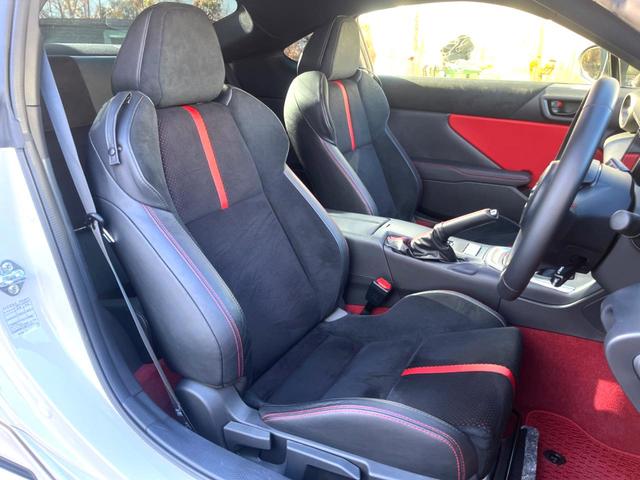 �y�n�[�t���U�[�V�[�g�z�������ƍ���S�n�𗼗������l�C�̃V�[�g���w�ʁE���ʂ̓X�G�[�h���ƂȂ��Ă���A���G��⊊��ɂ����ɗD��Ă��܂��B�C���╞���ɍ��E���ꂸ���K�ɂ���肢�������܂��B