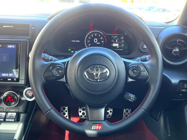 �y�����v�����X�e�A�����O�z�㎿�Ȋv���g�p���邱�ƂŁA��ɂ����������݂ƂĂ��^�]���₷���n���h���ł���