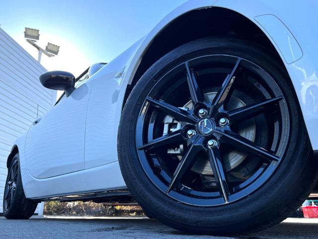 �y�����P�U�C���`�A���~�z�C�[���z�O�ςɃ}�b�`���������A���~�z�C�[���𑕒����Ă���܂��B�e��ЊO�A���~�z�C�[����A�X�^�b�h���X�^�C�����戵�����Ă���܂��B���񂲑��k����������