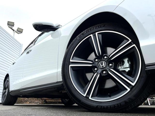 �y�����P�W�C���`�A���~�z�C�[���z�O�ςɃ}�b�`���������A���~�z�C�[���𑕒����Ă���܂��B�e��ЊO�A���~�z�C�[����A�X�^�b�h���X�^�C�����戵�����Ă���܂��B���񂲑��k����������