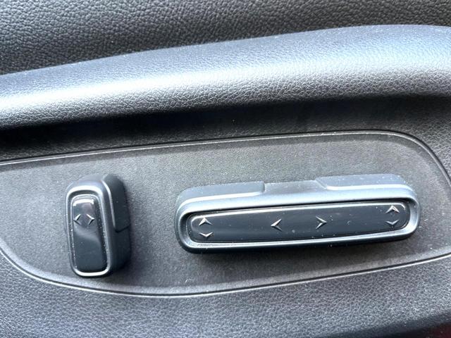 シビック ｅ：ＨＥＶ　ホンダセンシング　テールゲートスポイラー　ＢＯＳＥ　ホンダコネクトディスプレイ　バックカメラ　ハーフレザー　パワーシート　シートヒーター　ＬＥＤヘッド　純正１８インチＡＷ　革巻きステアリング　禁煙車（9枚目）