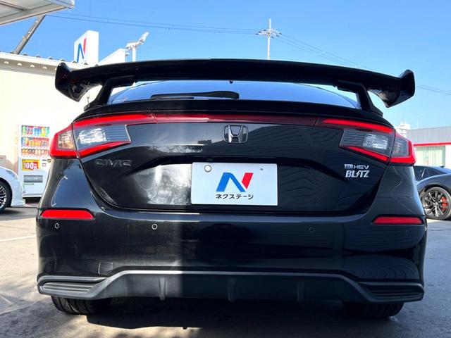 シビック ｅ：ＨＥＶ　ホンダセンシング　テールゲートスポイラー　ＢＯＳＥ　ホンダコネクトディスプレイ　バックカメラ　ハーフレザー　パワーシート　シートヒーター　ＬＥＤヘッド　純正１８インチＡＷ　革巻きステアリング　禁煙車（17枚目）