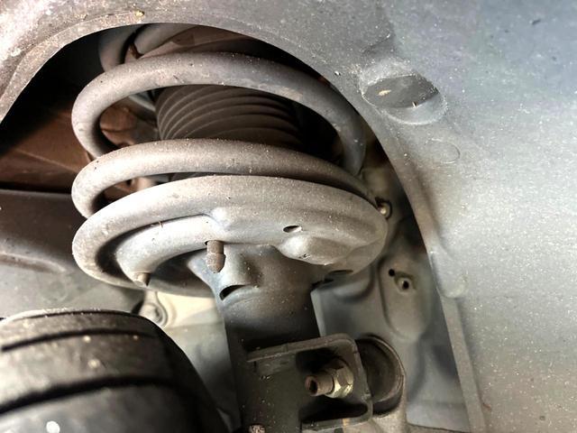 シビック ｅ：ＨＥＶ　ホンダセンシング　テールゲートスポイラー　ＢＯＳＥ　ホンダコネクトディスプレイ　バックカメラ　ハーフレザー　パワーシート　シートヒーター　ＬＥＤヘッド　純正１８インチＡＷ　革巻きステアリング　禁煙車（22枚目）