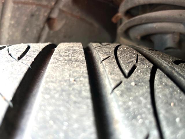 シビック ｅ：ＨＥＶ　ホンダセンシング　テールゲートスポイラー　ＢＯＳＥ　ホンダコネクトディスプレイ　バックカメラ　ハーフレザー　パワーシート　シートヒーター　ＬＥＤヘッド　純正１８インチＡＷ　革巻きステアリング　禁煙車（23枚目）