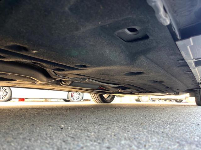 シビック ｅ：ＨＥＶ　ホンダセンシング　テールゲートスポイラー　ＢＯＳＥ　ホンダコネクトディスプレイ　バックカメラ　ハーフレザー　パワーシート　シートヒーター　ＬＥＤヘッド　純正１８インチＡＷ　革巻きステアリング　禁煙車（35枚目）