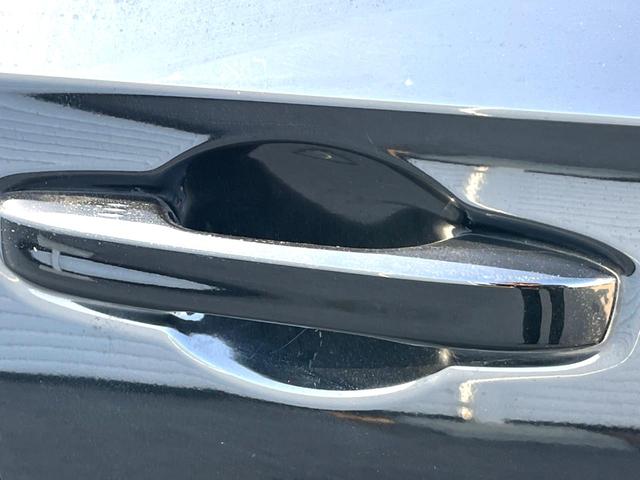 シビック ｅ：ＨＥＶ　ホンダセンシング　テールゲートスポイラー　ＢＯＳＥ　ホンダコネクトディスプレイ　バックカメラ　ハーフレザー　パワーシート　シートヒーター　ＬＥＤヘッド　純正１８インチＡＷ　革巻きステアリング　禁煙車（37枚目）