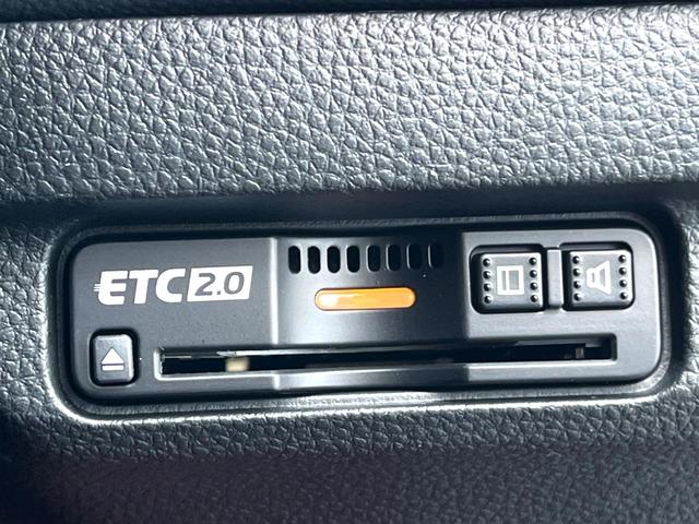 シビック ｅ：ＨＥＶ　ホンダセンシング　テールゲートスポイラー　ＢＯＳＥ　ホンダコネクトディスプレイ　バックカメラ　ハーフレザー　パワーシート　シートヒーター　ＬＥＤヘッド　純正１８インチＡＷ　革巻きステアリング　禁煙車（41枚目）