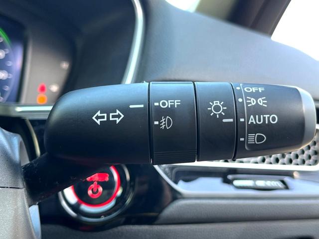 シビック ｅ：ＨＥＶ　ホンダセンシング　テールゲートスポイラー　ＢＯＳＥ　ホンダコネクトディスプレイ　バックカメラ　ハーフレザー　パワーシート　シートヒーター　ＬＥＤヘッド　純正１８インチＡＷ　革巻きステアリング　禁煙車（46枚目）