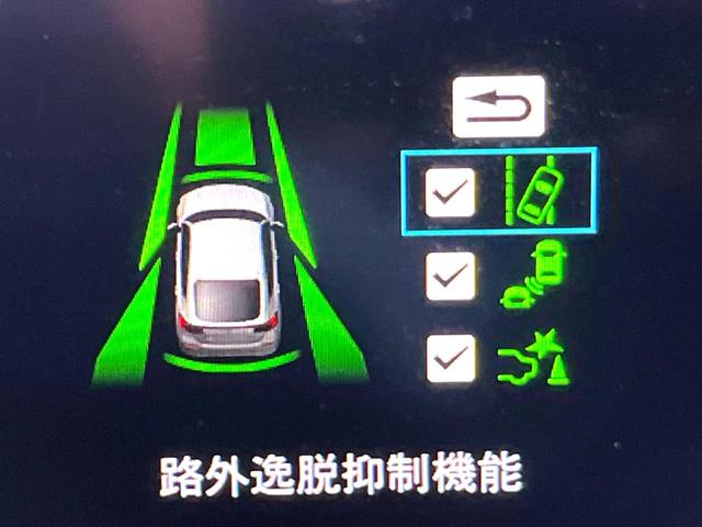 シビック ｅ：ＨＥＶ　ホンダセンシング　テールゲートスポイラー　ＢＯＳＥ　ホンダコネクトディスプレイ　バックカメラ　ハーフレザー　パワーシート　シートヒーター　ＬＥＤヘッド　純正１８インチＡＷ　革巻きステアリング　禁煙車（50枚目）